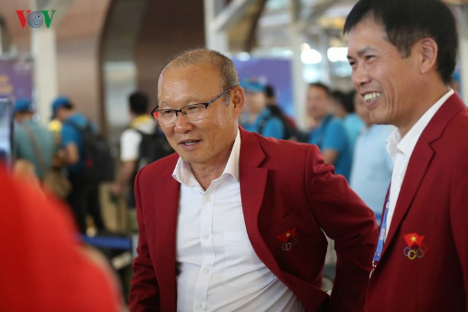 HLV Park Hang Seo tr&ograve; chuyện c&ugrave;ng trưởng đo&agrave;n thể thao Việt Nam, Trần Đức Phấn.