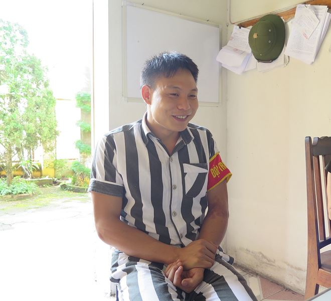 Phạm nh&acirc;n L&agrave;nh chia sẻ với ph&oacute;ng vi&ecirc;n c&acirc;u chuyện cuộc đời m&igrave;nh