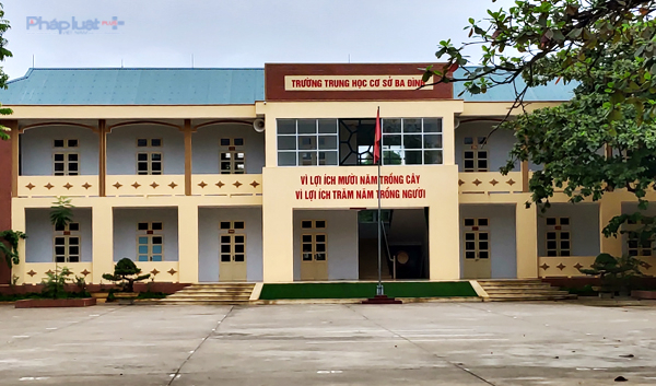 Trường THCS Ba Đ&igrave;nh, thị x&atilde; Bỉm Sơn, Thanh H&oacute;a, c&oacute; mức thu tiền &ocirc;n h&egrave; tr&aacute;i quy định cao nhất to&agrave;n thị x&atilde;. (Ảnh: Anh Thắng)