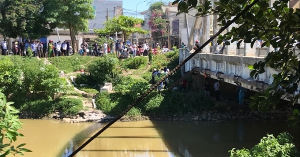 Nghệ An: Phát hiện thi thể người đàn ông đang phân hủy nổi lên dưới chân cầu lúc rạng sáng