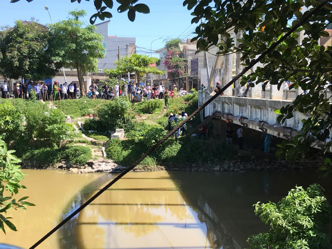 Hiện trường nơi ph&aacute;t hiện thi thể người đ&agrave;n &ocirc;ng.