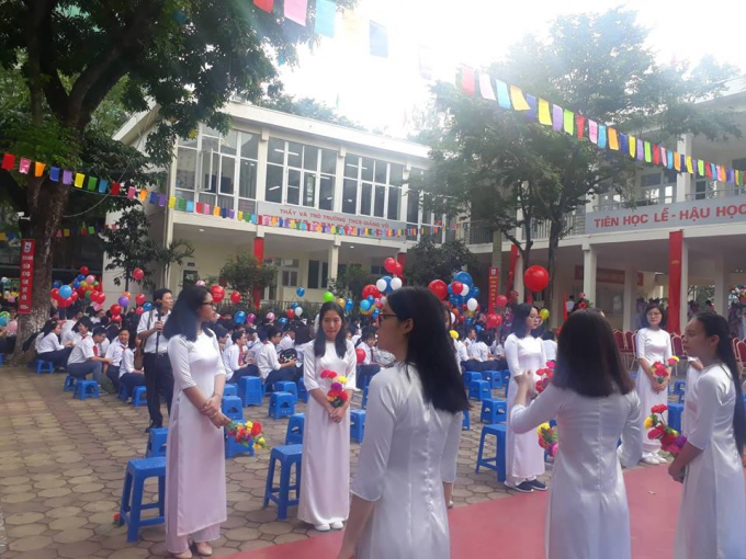 C&aacute;c em học sinh chuẩn bị cho buổi lễ trọng đại.