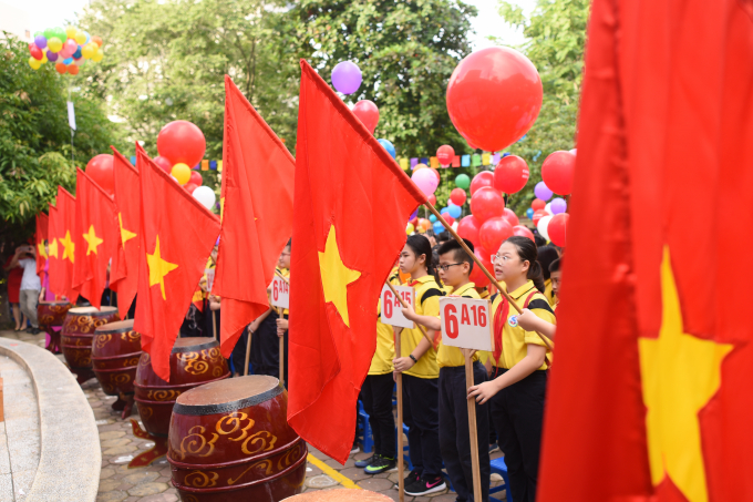 Trang nghi&ecirc;m trong lễ ch&agrave;o cờ.