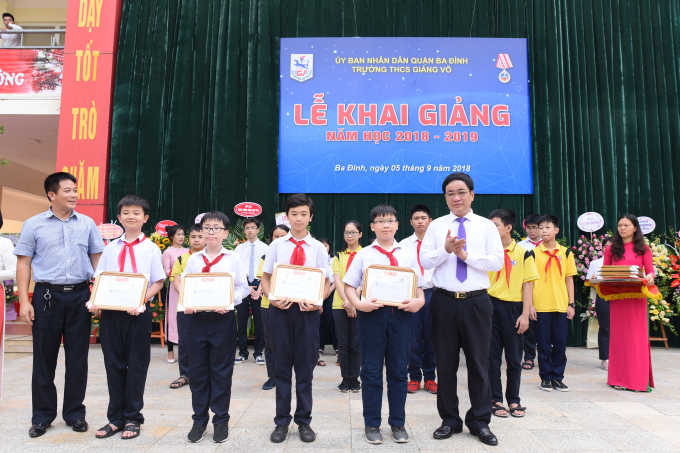 Thầy v&agrave; tr&ograve; trường THCS Giảng V&otilde; tưng bừng tổ chức lễ khai giảng năm học mới