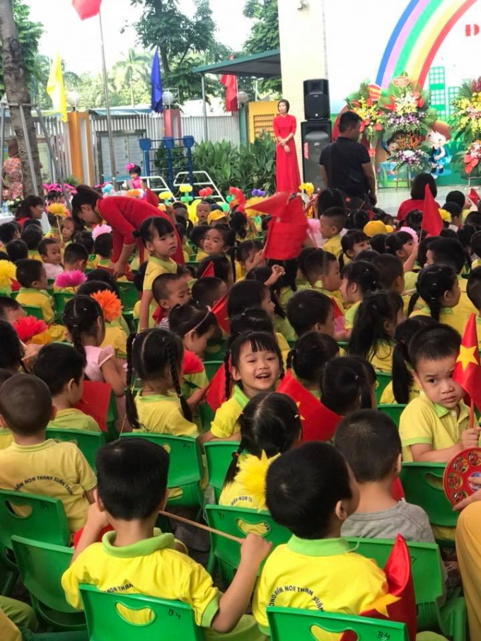 N&eacute;t hồn nhi&ecirc;n của c&aacute;c em b&eacute; trong Ng&agrave;y hội đến trường ở trường Mầm non Thanh Xu&acirc;n Trung (H&agrave; Nội).