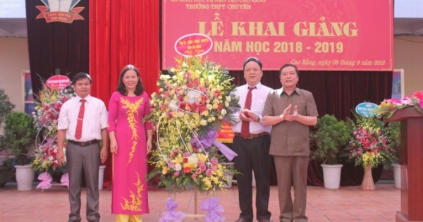 Cao Bằng: Bí thư Tỉnh ủy đánh trống khai trường tại trường THPT chuyên