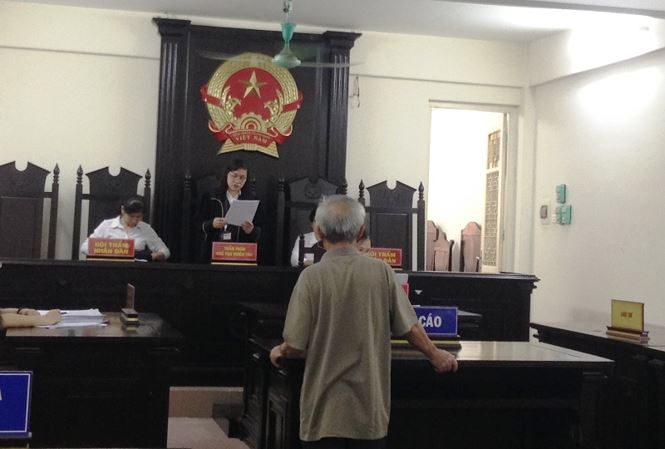 Bị c&aacute;o Nguyễn B&aacute; Mắn tại phi&ecirc;n t&ograve;a. (Ảnh: b&aacute;o Tiền phong)