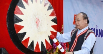 Thủ tướng Nguyễn Xuân Phúc dự lễ khai giảng tại tỉnh Kon Tum