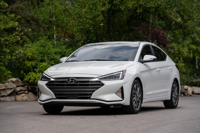 Elantra 2019 c&oacute; thiết kế mới bắt mắt v&agrave; thể thao hơn