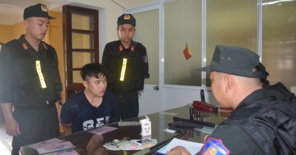 Cảnh sát cơ động Huế tuần tra đêm đảm bảo bình yên phố phường