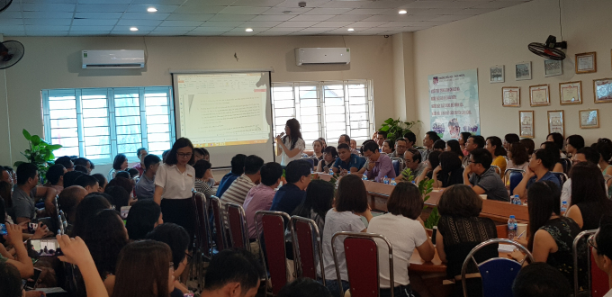 To&agrave;n bộ quang cảnh buổi họp giữa l&atilde;nh đọa trường Pascal v&agrave; c&aacute;c bậc phụ huynh.