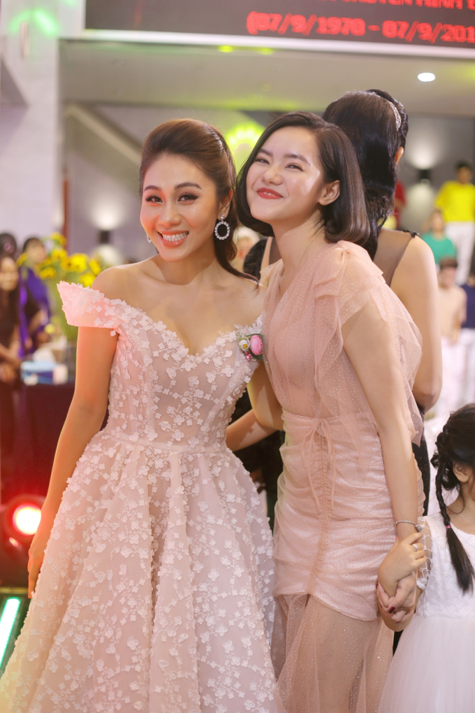 Ch&acirc;n dung MC nhỏ tuổi nhất của top 5 MC Ấn tượng VTV Award 2018