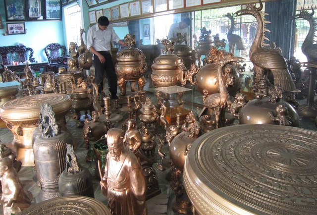 Qua b&agrave;n tay t&agrave;i hoa của những người l&agrave;m nghề, h&agrave;ng năm, nhiều sản phẩm đ&uacute;c đồng phong ph&uacute; về h&igrave;nh thức, đa dạng về chủng loại