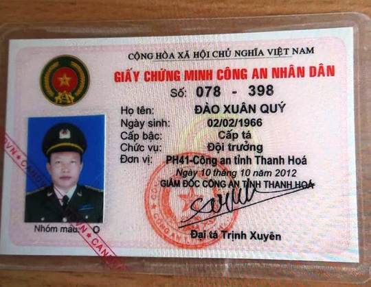 Thẻ ng&agrave;nh c&ocirc;ng an được &ocirc;ng Qu&yacute;