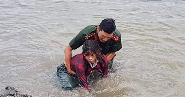 Đại úy công an quên mình lao xuống dòng sông sâu cứu người ​đuối nước