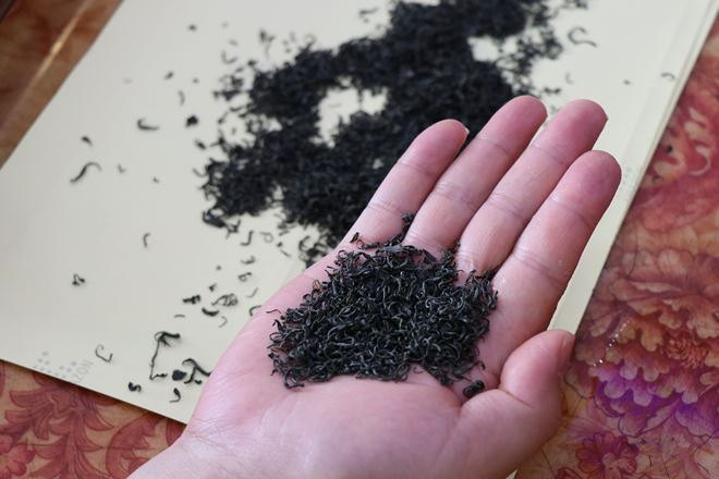 Mẻ Ch&egrave; Đinh đ&atilde; được sao rất cẩn thận.