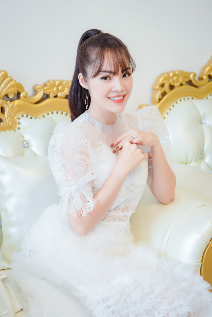 Dương Cẩm Lynh tươi tắn ở sự kiện sau ly h&ocirc;n