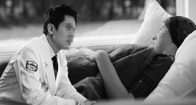 Gi&uacute;p vợ ra đi thanh thản sau 6 năm ung thư, người chồng vướng lao l&yacute;. (H&igrave;nh minh họa)