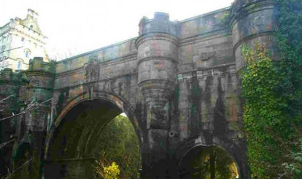 C&acirc;y cầu Overtoun.