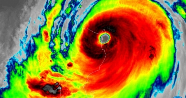 Hình ảnh đầu tiên về siêu bão Mangkhut tấn công Philippines