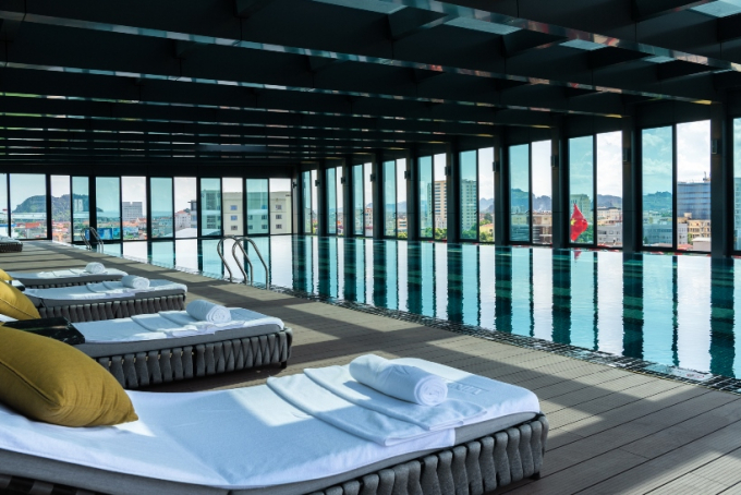 Tiện &iacute;ch bể bơi bốn m&ugrave;a trong nh&agrave;.