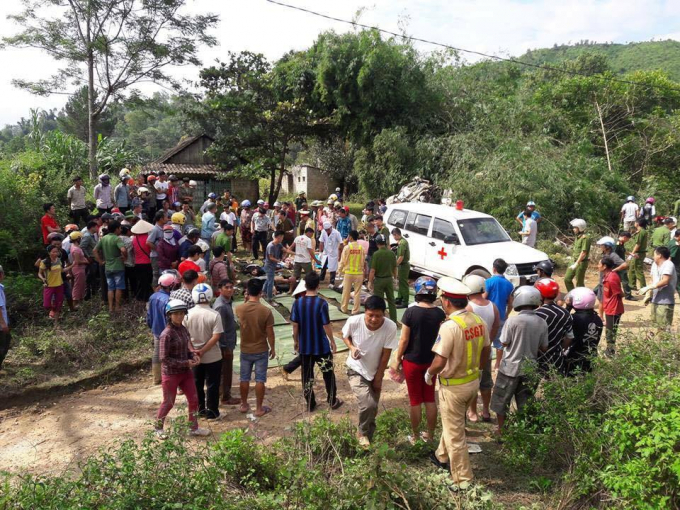 Ngay sau khi nhận được th&ocirc;ng tin về vụ tai nạn, Ph&oacute; Thủ tướng Thường trực Ch&iacute;nh phủ - Chủ tịch Ủy ban An to&agrave;n giao th&ocirc;ng Quốc gia đ&atilde; gửi lời chia buồn s&acirc;u sắc tới gia đ&igrave;nh c&aacute;c nạn nh&acirc;n tử vong, động vi&ecirc;n, thăm hỏi c&aacute;c nạn nh&acirc;n.