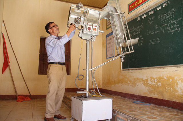 Sản phẩm d&agrave;y c&ocirc;ng m&agrave;y m&ograve; nghi&ecirc;n cứu đ&atilde; mang lại niềm vui kh&ocirc;ng nhỏ đối với hai thầy gi&aacute;o trường l&agrave;ng.