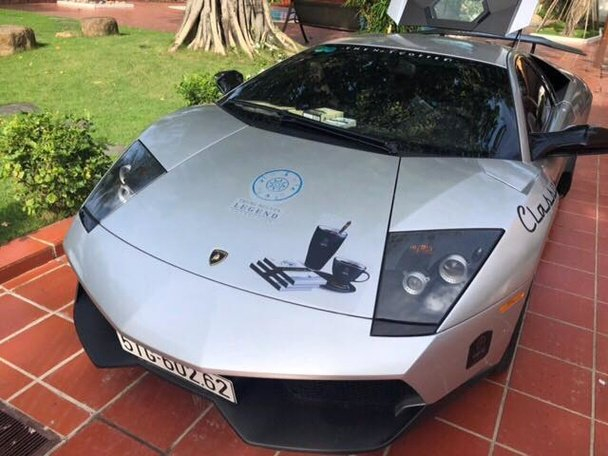 Bugatti Veyron độc nhất Việt Nam đổi m&agrave;u sơn v&agrave; d&aacute;n tem quảng b&aacute; cho Trung Nguy&ecirc;n coffee