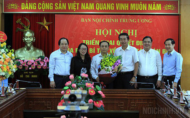 &Ocirc;ng L&ecirc; Văn L&acirc;n nhận nhiệm vụ Ph&oacute; trưởng Ban Nội ch&iacute;nh Trung ương