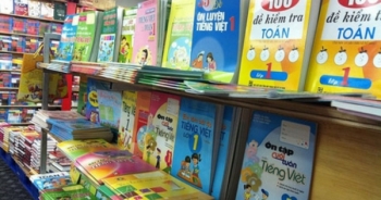 Độc quyền sách giáo khoa và hoa mắt với sách bài tập