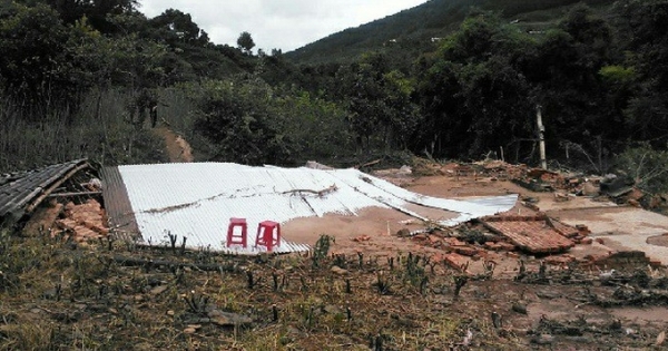 Lâm Đồng: Lũ quét ập đến bất ngờ, chồng hô vợ ôm con đang ngủ chạy thoát thân