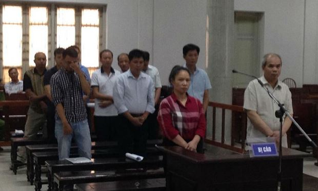 C&aacute;c bị c&aacute;o tại phi&ecirc;n t&ograve;a.