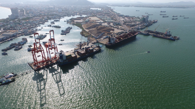 To&agrave;n bộ khu vực Cảng Quy Nhơn nh&igrave;n từ tr&ecirc;n cao. ẢNH: NGUYỄN DŨNG