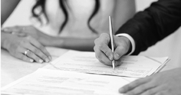 Tạm trú tại tỉnh khác, có nhất thiết phải về quê đăng ký kết hôn?