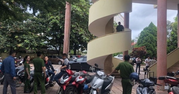 Đắk Lắk: Phát hiện nam thanh niên chết dưới chân cầu thang nhà văn hóa