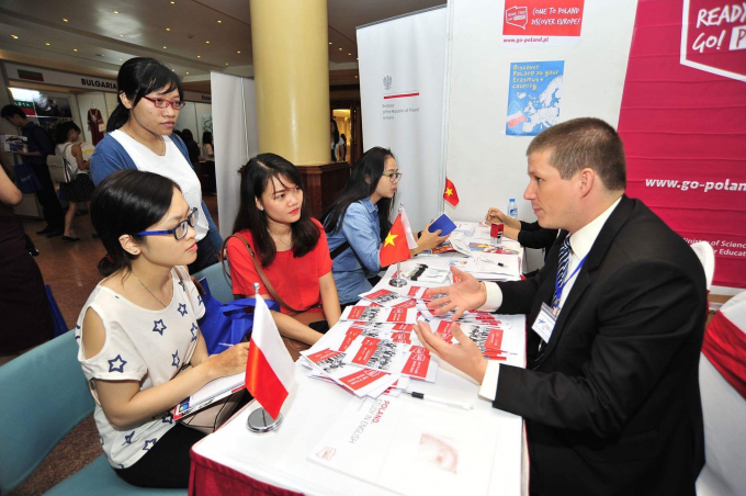 C&aacute;c bạn trẻ Việt Nam c&oacute; cơ hội được tư vấn v&agrave; học tập ở những nền gi&aacute;o dục h&agrave;ng đầu ch&acirc;u &Acirc;u v&agrave; thế giới.