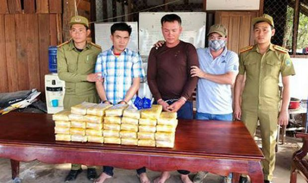 C&aacute;c đối tượng c&ugrave;ng tang vật.