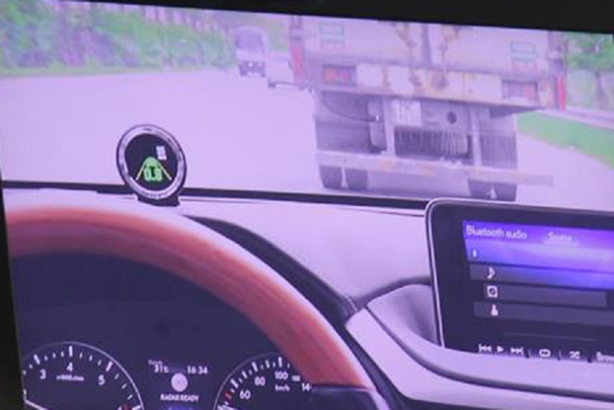 Hệ thống cảnh b&aacute;o khoảng c&aacute;ch an to&agrave;n đối với c&aacute;c phương tiện lưu th&ocirc;ng ph&iacute;a trước.