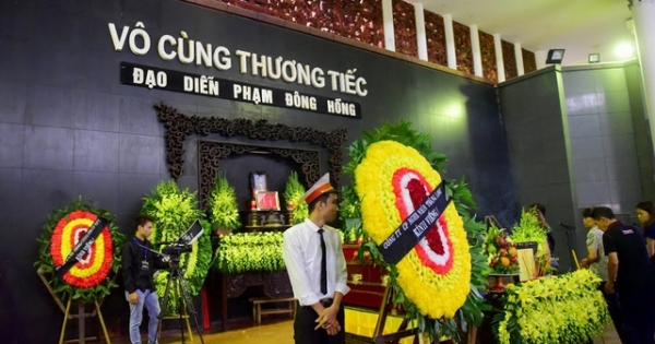 Nghệ sĩ nghẹn ngào tiễn biệt đạo diễn Phạm Đông Hồng