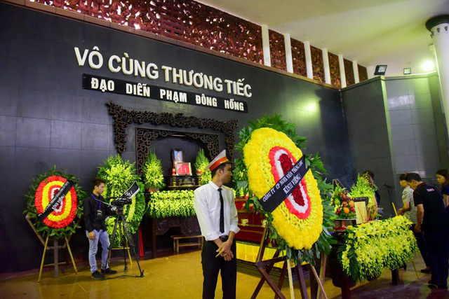 Nghệ sĩ nghẹn ng&agrave;o tiễn biệt đạo diễn Phạm Đ&ocirc;ng Hồng