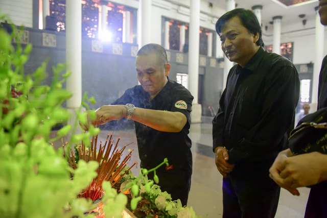 Nghệ sĩ nghẹn ng&agrave;o tiễn biệt đạo diễn Phạm Đ&ocirc;ng Hồng