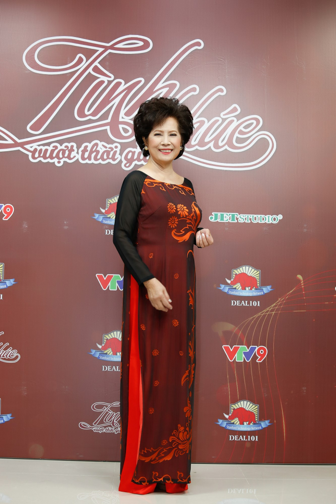 Danh ca Phương Dung da diết nhớ về ng&agrave;y cưới tr&ecirc;n s&acirc;n khấu