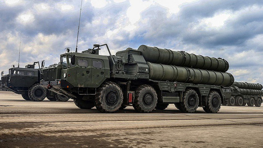 Hệ thống t&ecirc;n lửa đất đối kh&ocirc;ng S-400.&nbsp;Ảnh: SCMP