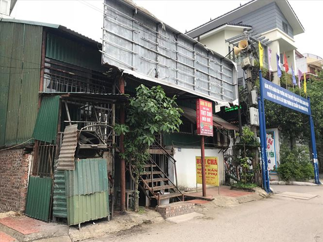 Vẻ ti&ecirc;u điều của qu&aacute;n thịt ch&oacute; nổi tiếng một thời tr&ecirc;n phố Nhật T&acirc;n. Ảnh: Trần Ho&agrave;ng