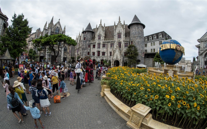 Tọa lạc trong khu&ocirc;n vi&ecirc;n L&agrave;ng Ph&aacute;p thuộc khu du lịch Sun World Ba Na Hills, kh&aacute;ch sạn Mercure Danang French Village Bana Hills sở hữu&nbsp;