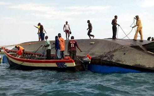 Vụ lật phà ở Tanzania: Vẫn còn hàng chục người đang mất tích