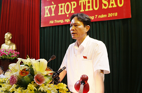 &Ocirc;ng Nguyễn Văn Tuấn, Ph&oacute; B&iacute; thư Huyện ủy, Chủ tịch UBND huyện H&agrave; Trung, để xảy ra sai phạm quy hoạch b&aacute;n đất dưới l&ograve;ng s&ocirc;ng Hoạt, bị kỷ luật cảnh c&aacute;o. (Ảnh: hatrung.thanhhoa.gov.vn)