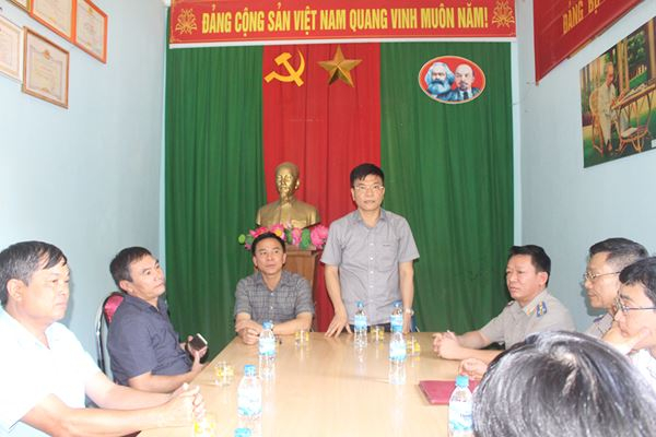 Bộ trưởng thăm, l&agrave;m việc tại Chi cục Thi h&agrave;nh &aacute;n d&acirc;n sự huyện Mường L&aacute;t.