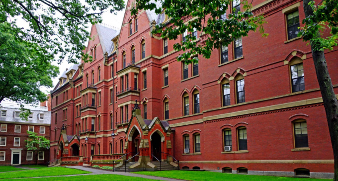 &nbsp;H&igrave;nh ảnh ng&ocirc;i trường Harvard nổi tiếng.