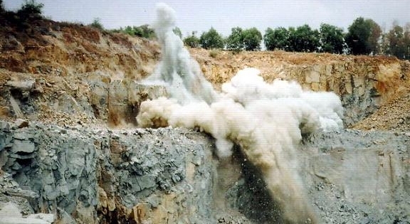 Thừa Thiên Huế: Nổ mình khai thác đá khiến 1 phụ nữ tử vong